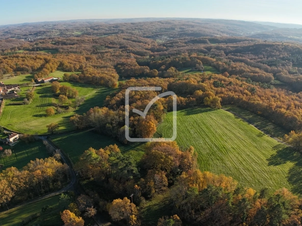Terrain de 36 348 m² à vendre au cœur du Périgord Noir, zone constructible et espace naturel