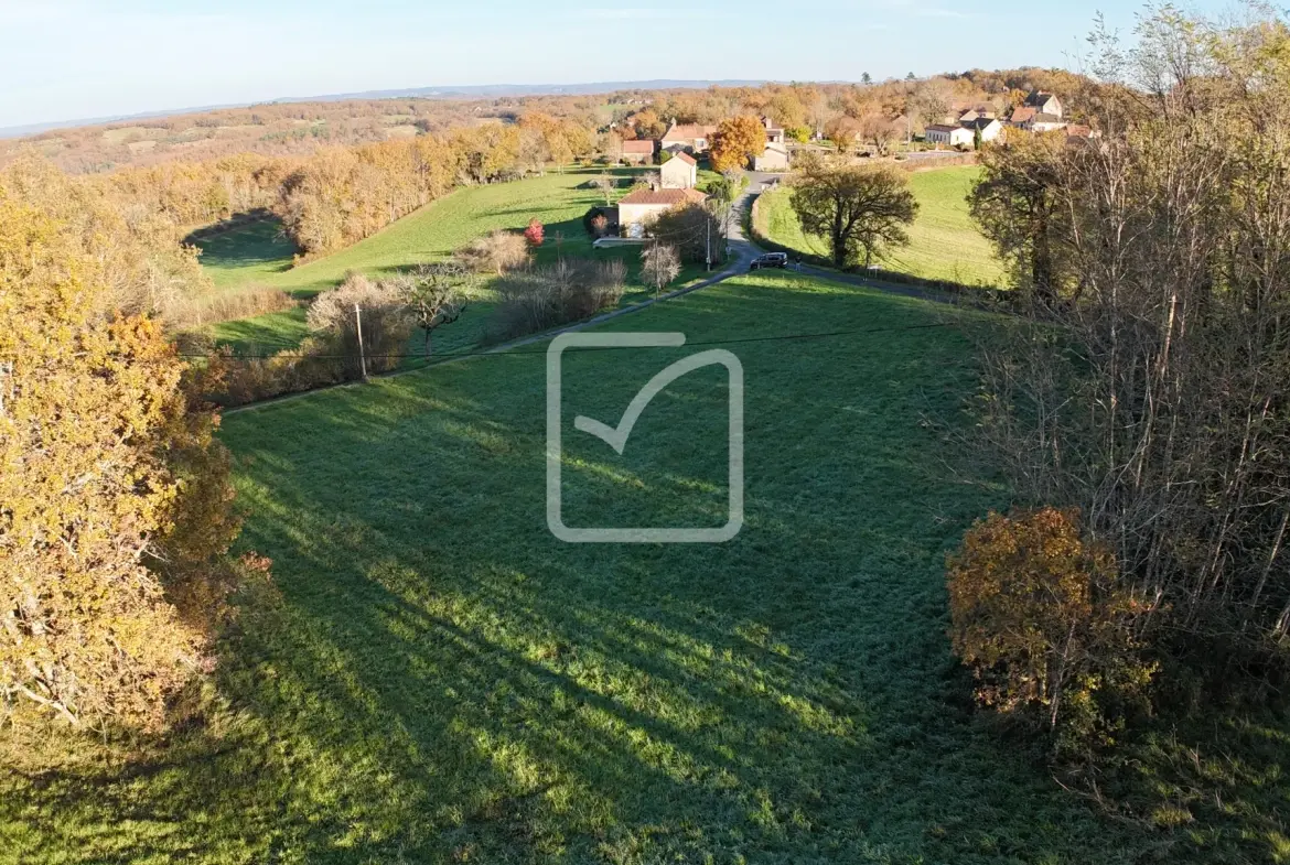 Terrain de 36 348 m² à vendre au cœur du Périgord Noir, zone constructible et espace naturel 