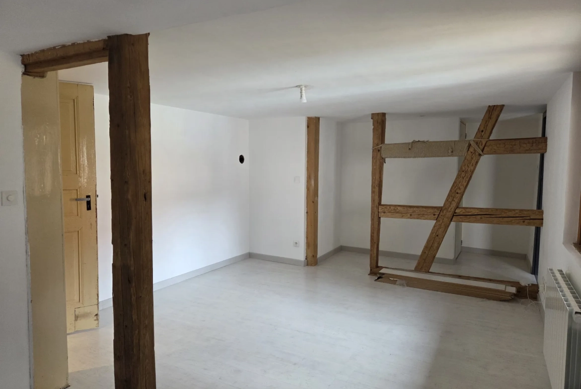 Maison de ville à Obernai 85 m² avec cour et rénovations 