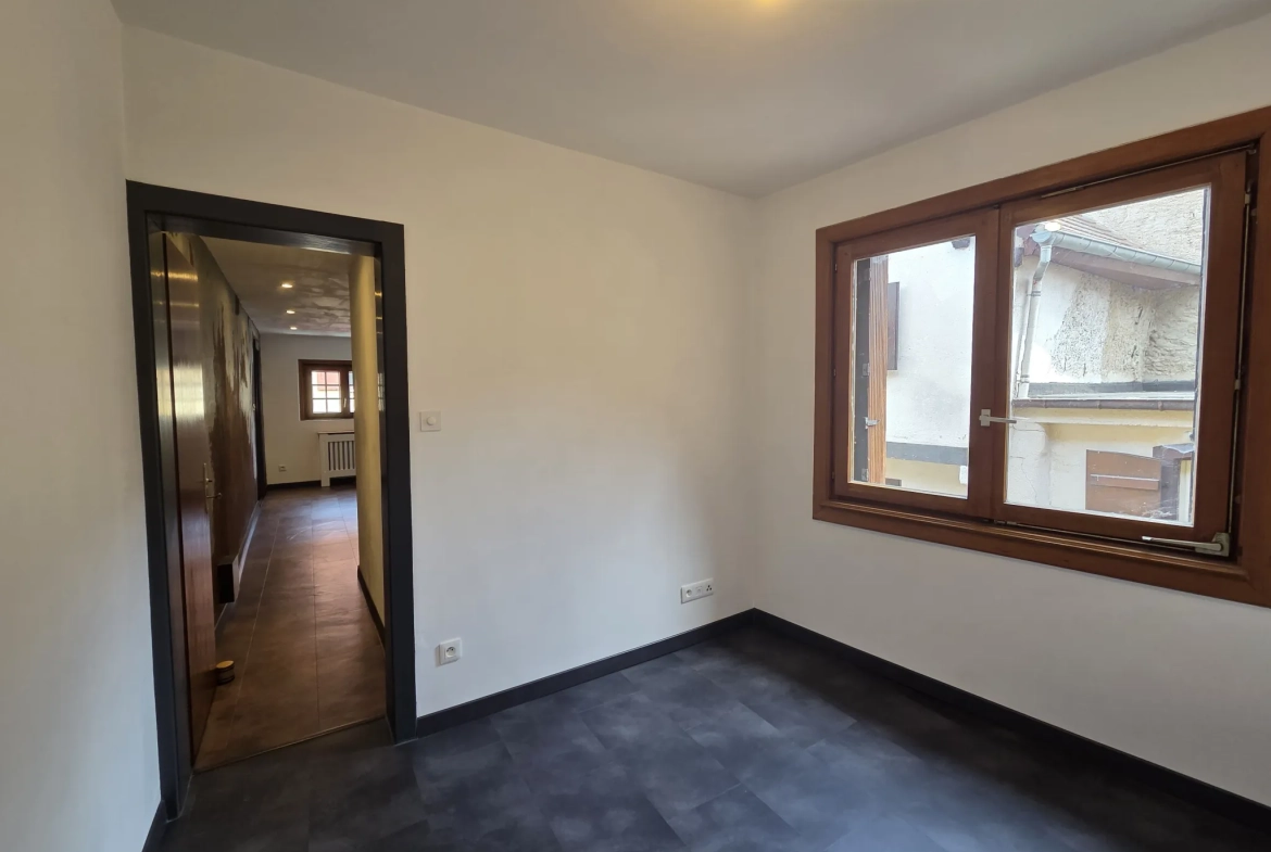 Maison de ville à Obernai 85 m² avec cour et rénovations 