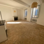 Bel appartement T2 rénové de 68 m² au cœur de Nîmes avec cachet