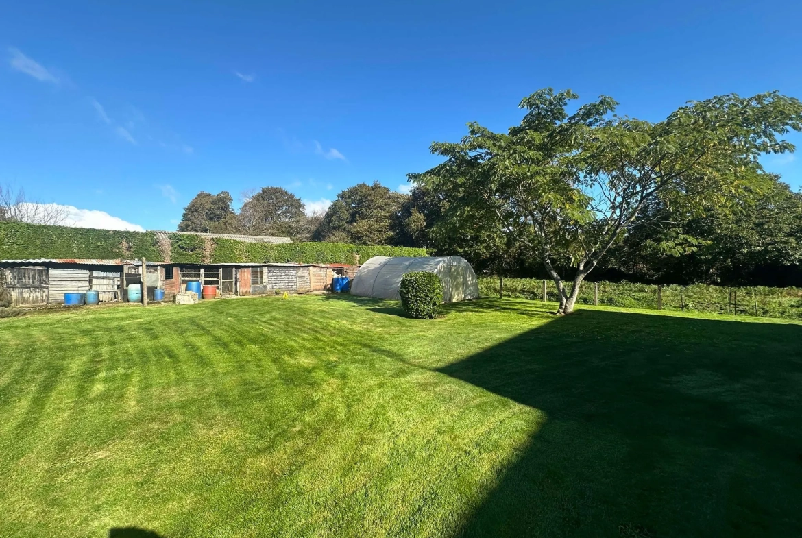 Belle maison de plain-pied à Quistinic avec garage et jardin de 1091 m² 