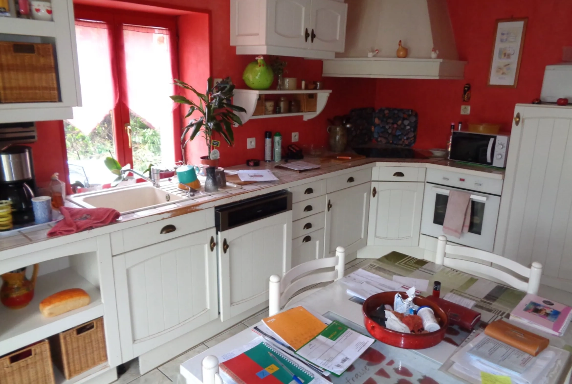 Maison de 140 m² avec dépendances et terrain arboré à Nolay 
