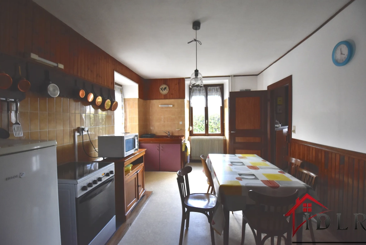 Maison spacieuse de 160 m² avec dépendance à Lougres - Opportunité familiale ou investisseur 