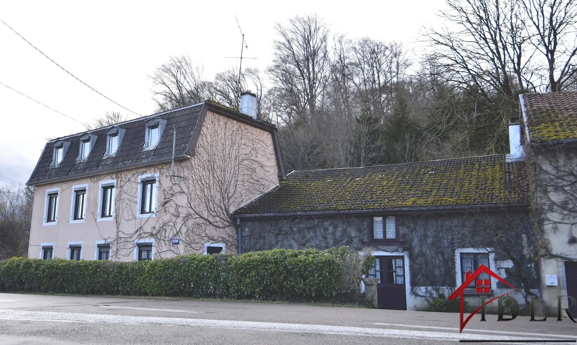 Maison spacieuse de 160 m² avec dépendance à Lougres - Opportunité familiale ou investisseur 