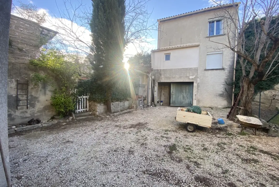 Maison de village à Barbentane avec jardin, garage et terrasse 