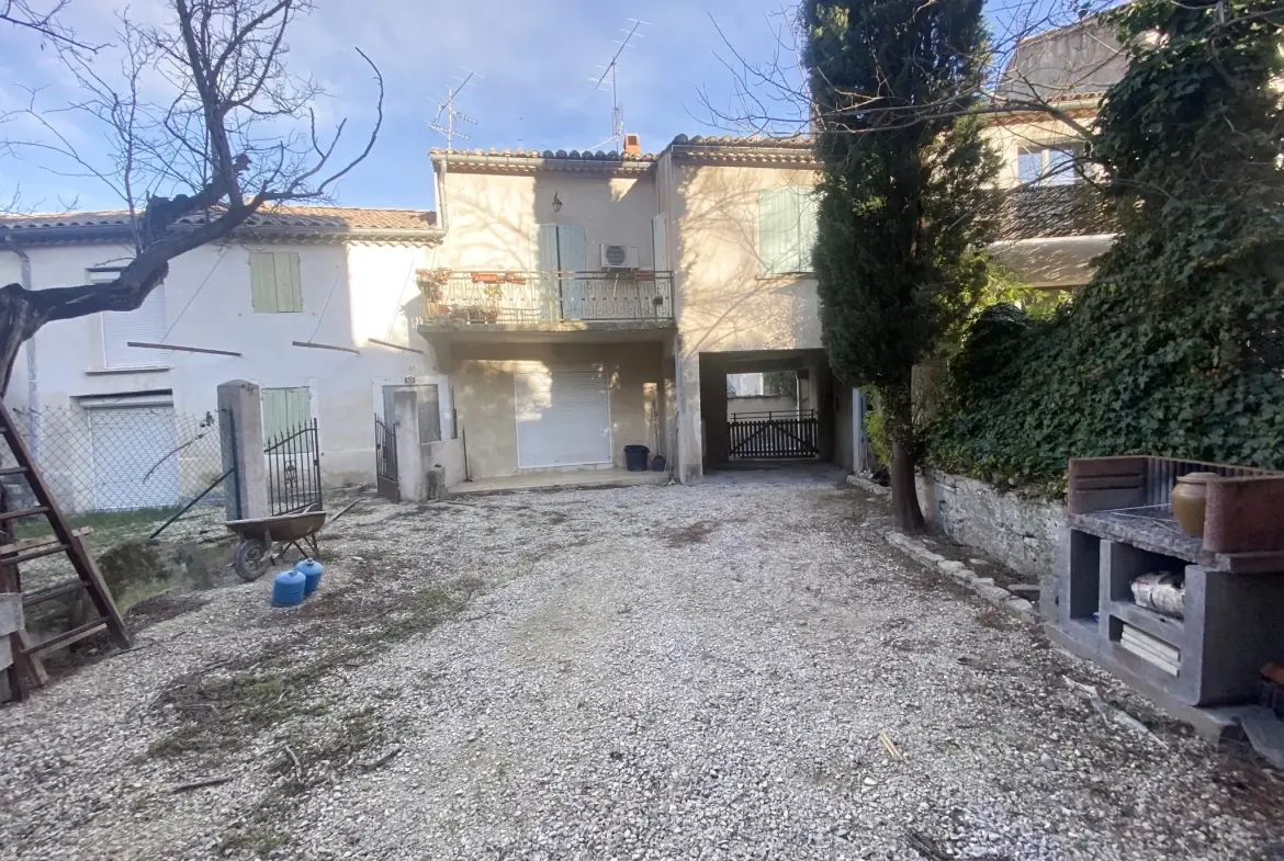Maison de village à Barbentane avec jardin, garage et terrasse 