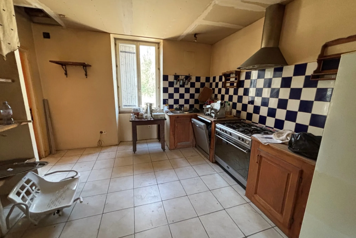 Maison à rénover avec 7 chambres à Buzet-sur-Baïse – Grande capacité et potentiel 