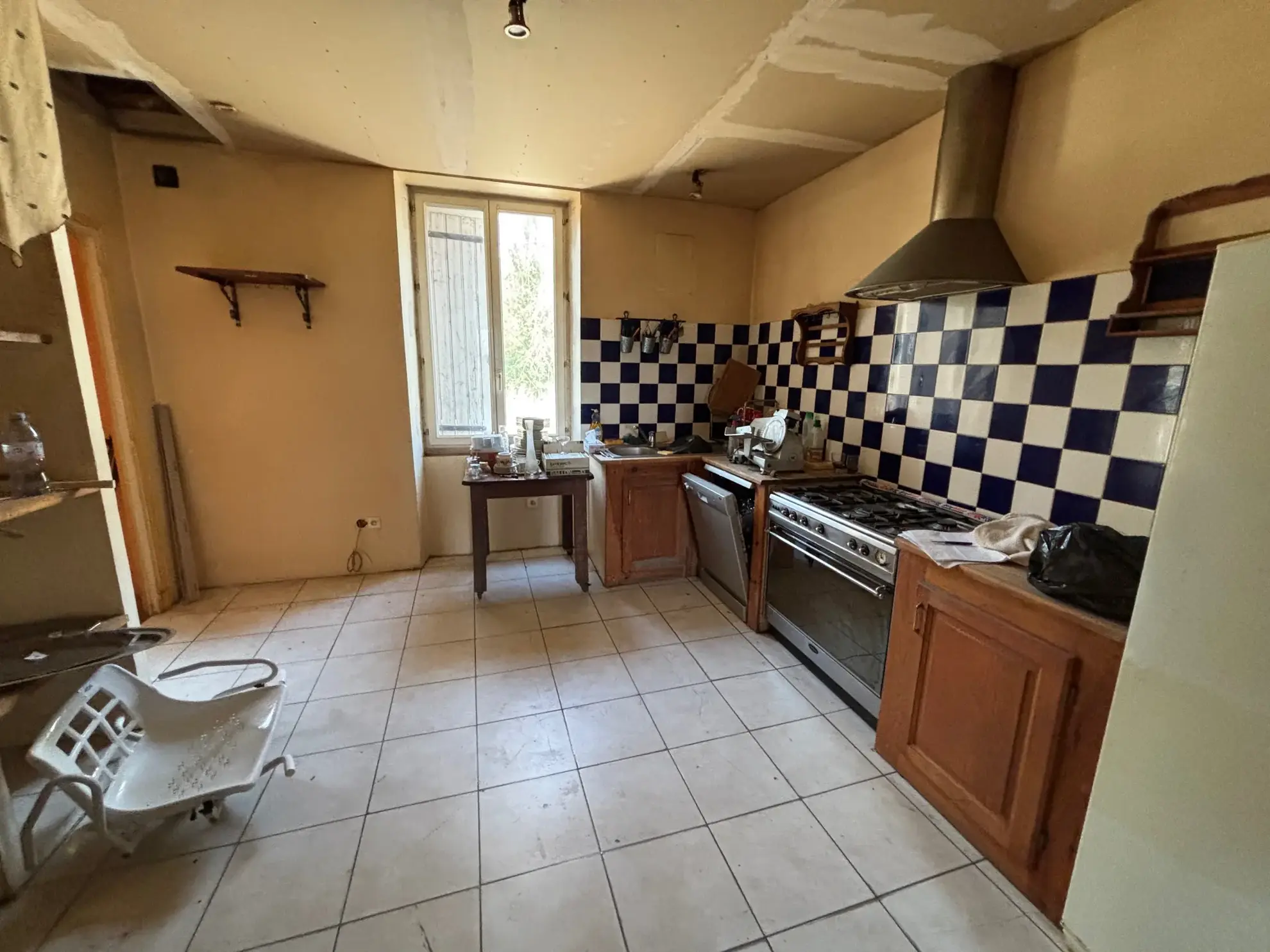 Maison à rénover avec 7 chambres à Buzet-sur-Baïse – Grande capacité et potentiel 