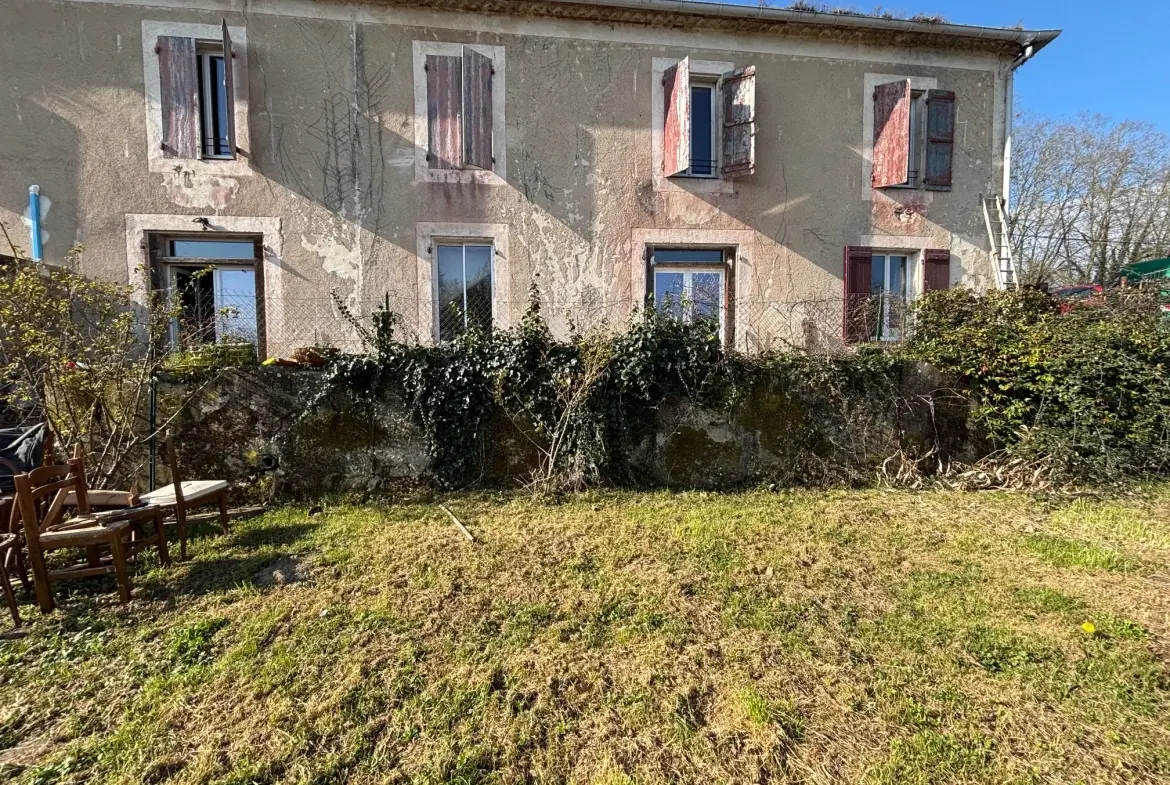 Maison à rénover avec 7 chambres à Buzet-sur-Baïse – Grande capacité et potentiel 