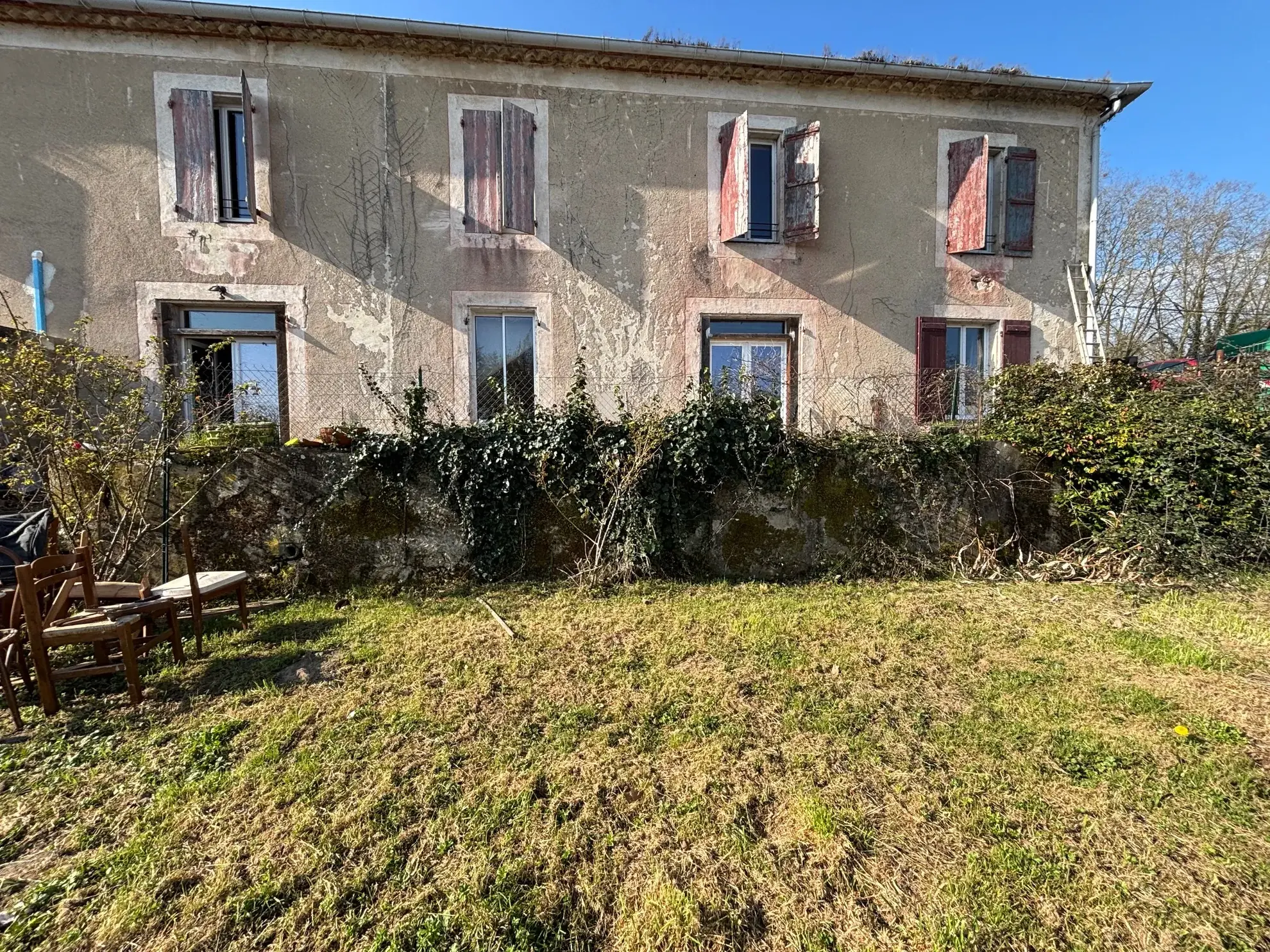 Maison à rénover avec 7 chambres à Buzet-sur-Baïse – Grande capacité et potentiel 