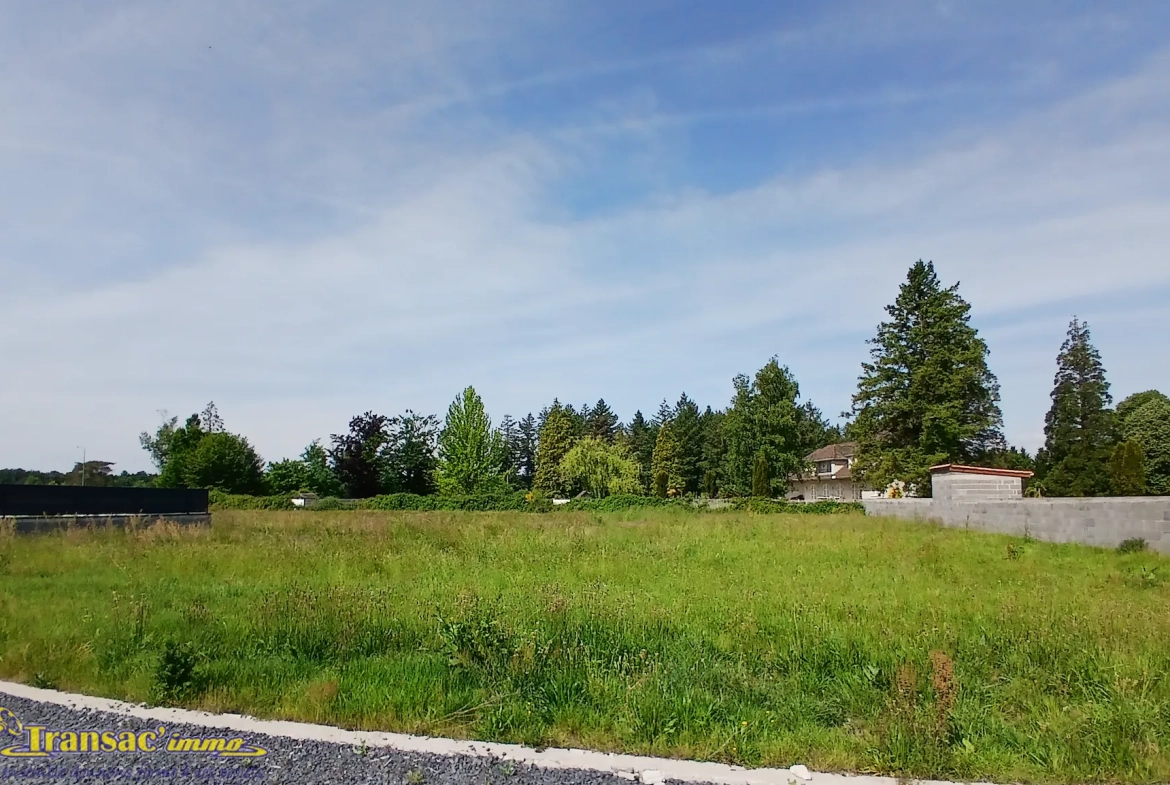 Terrain à bâtir de 1490 m² à Orléat – Viabilisé etConstructible 