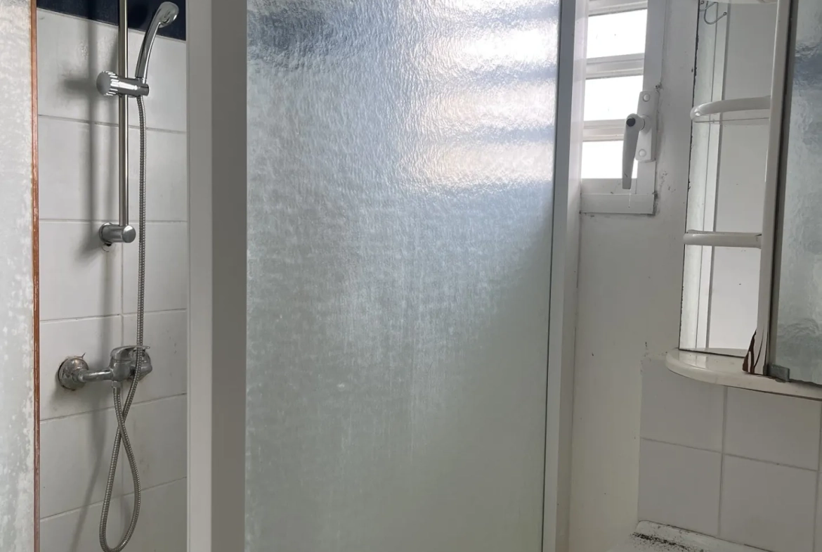 Appartement 2 pièces à Saint-Claude avec terrasse, à rénover - Prix 126 000 € 