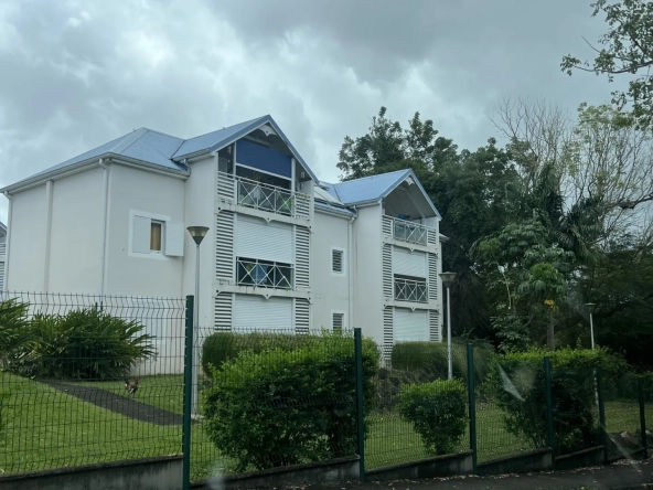 Appartement 2 pièces à Saint-Claude avec terrasse, à rénover - Prix 126 000 €
