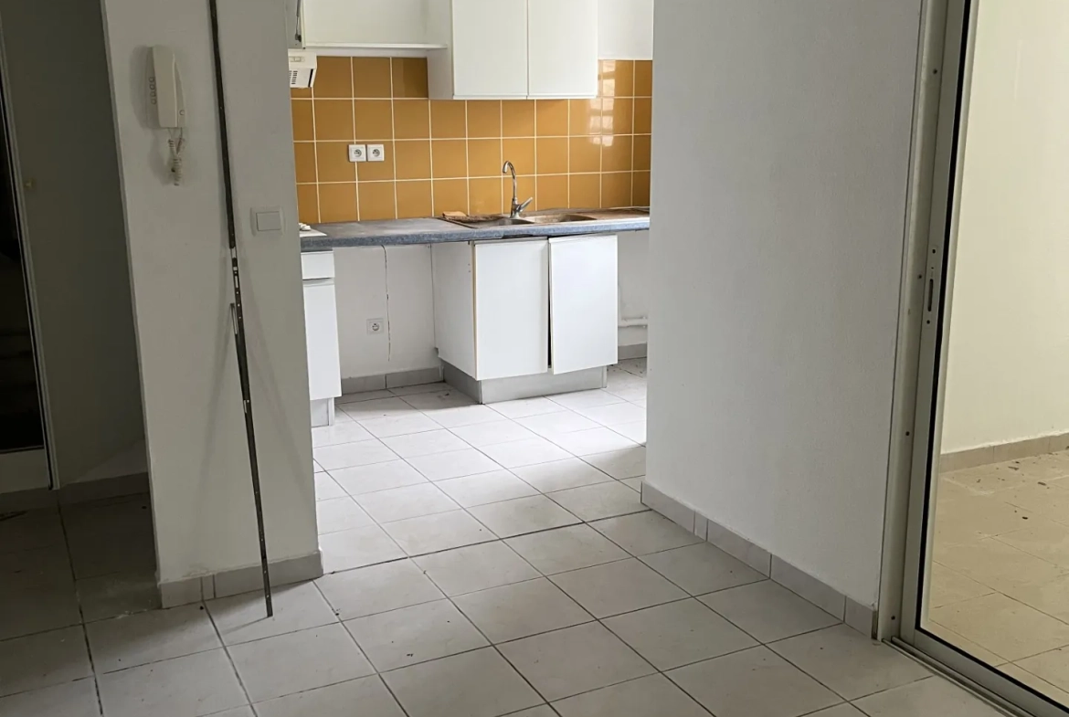 Appartement 2 pièces à Saint-Claude avec terrasse, à rénover - Prix 126 000 € 