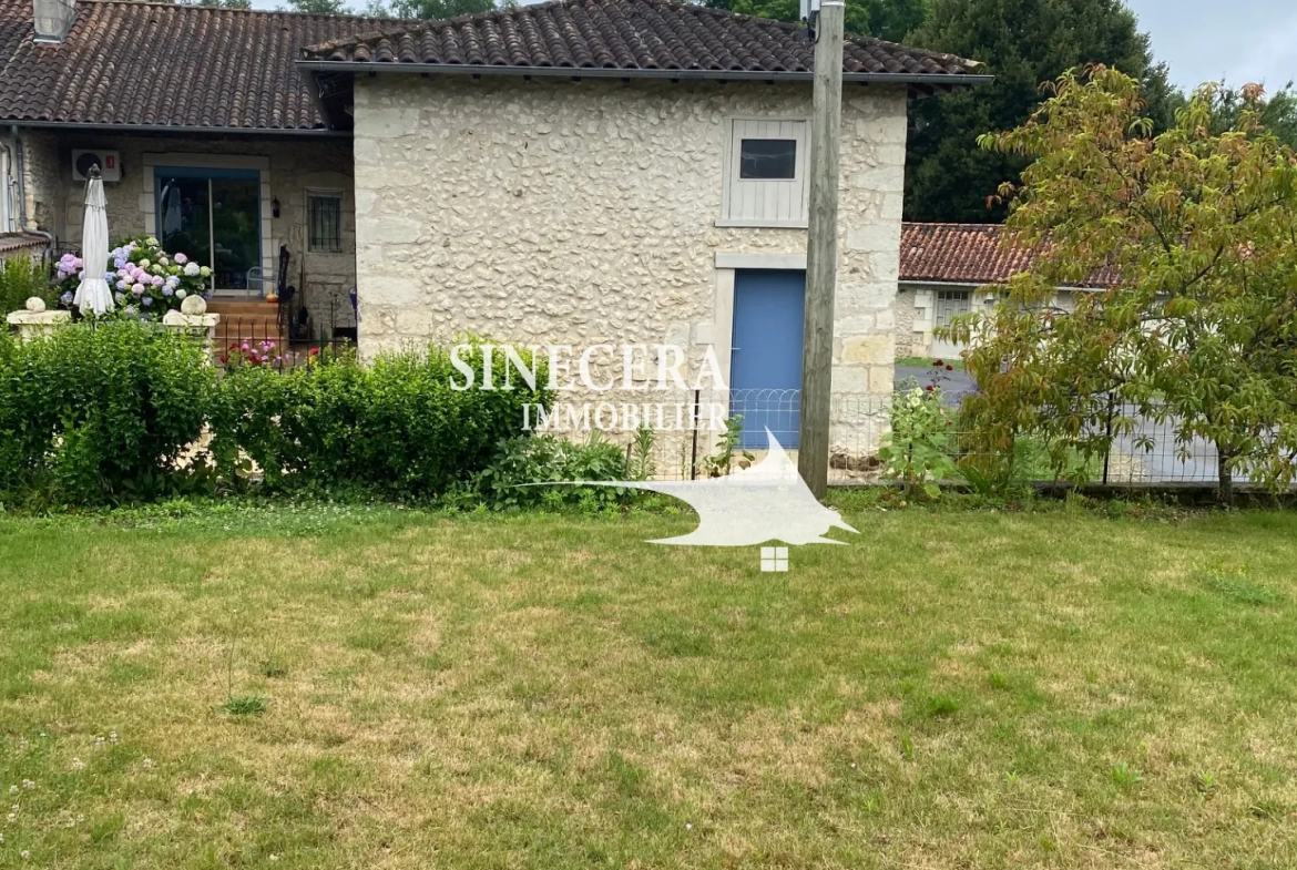 Maison en pierre avec deux habitations indépendantes à Riberac (24) 