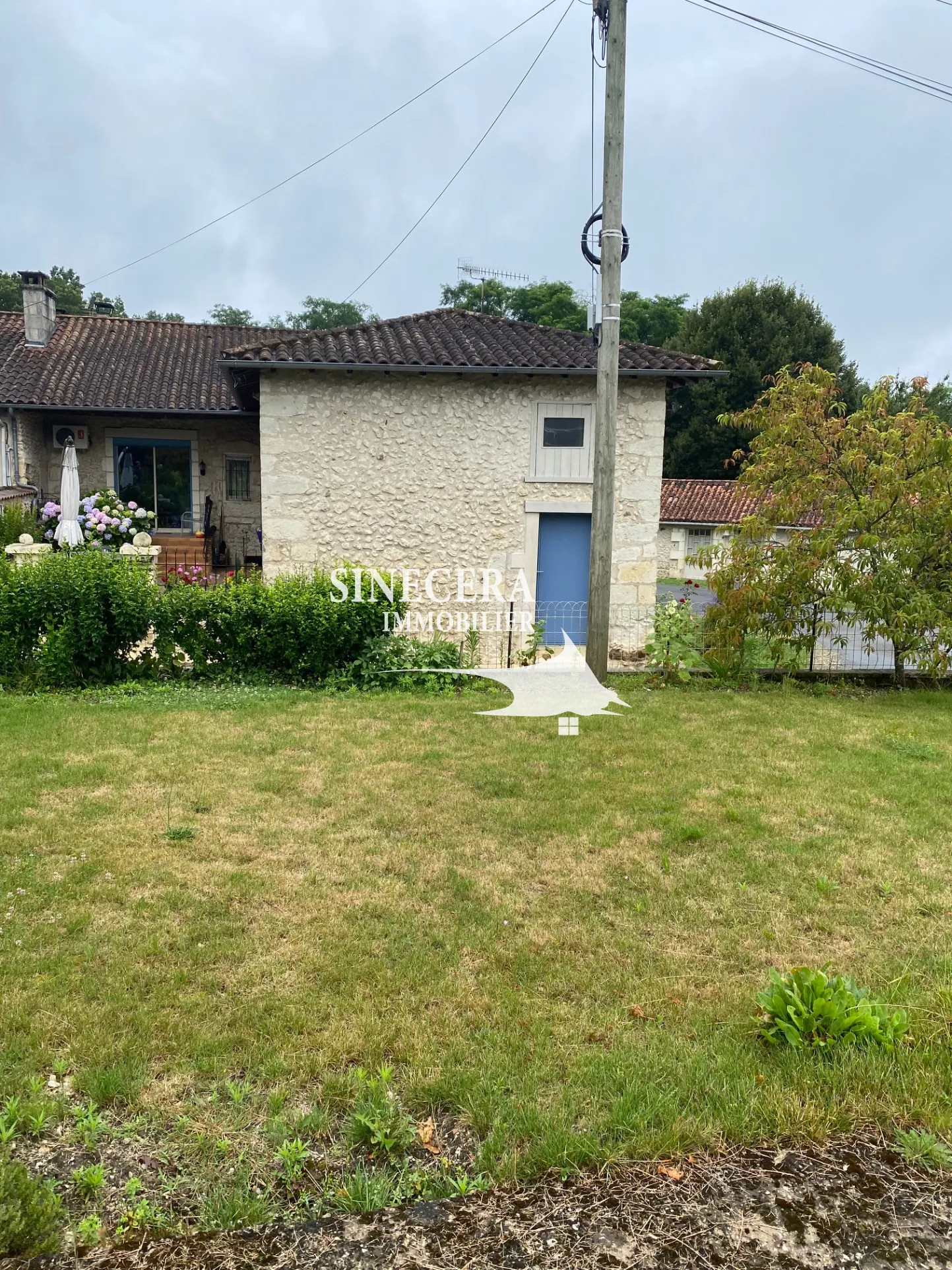 Maison en pierre avec deux habitations indépendantes à Riberac (24) 