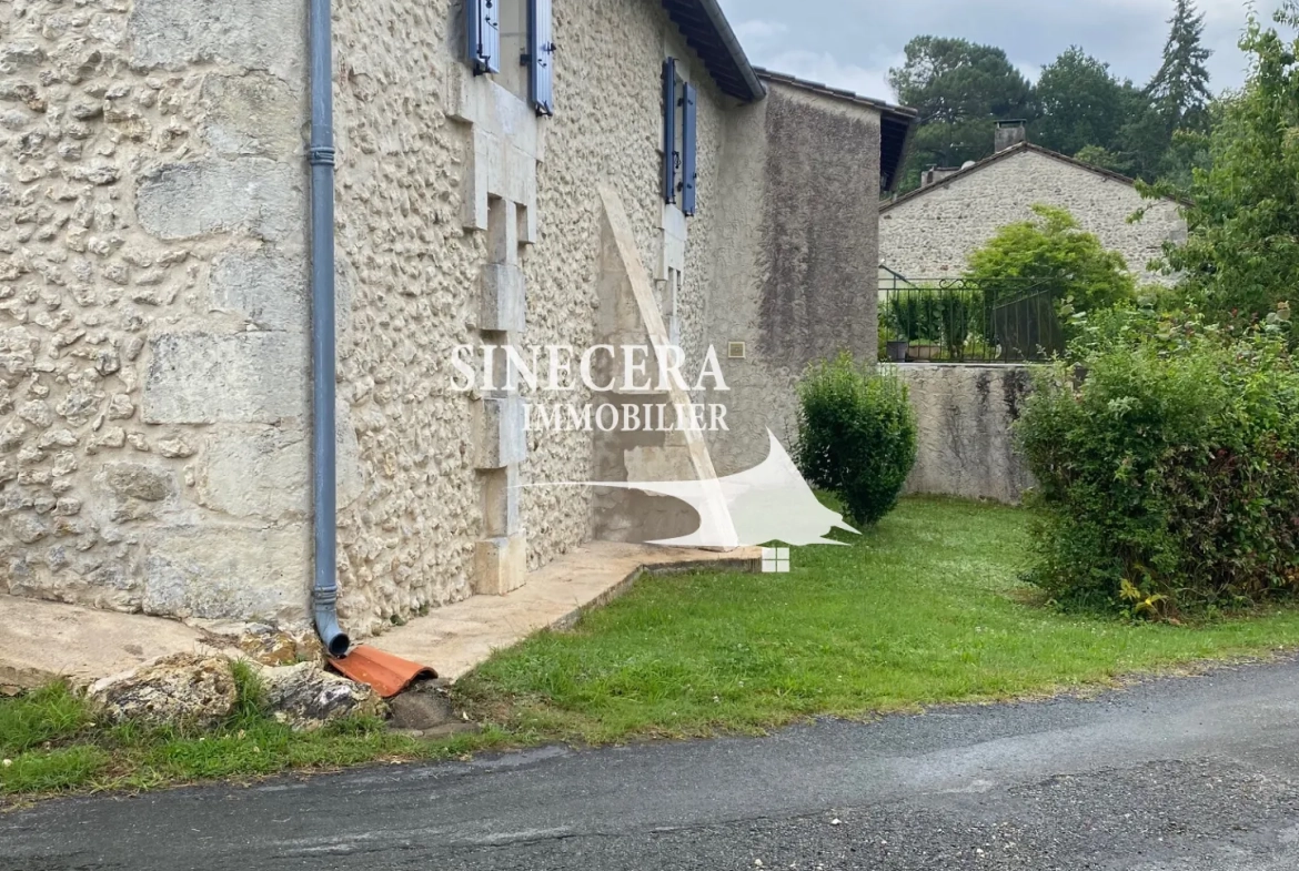 Maison en pierre avec deux habitations indépendantes à Riberac (24) 