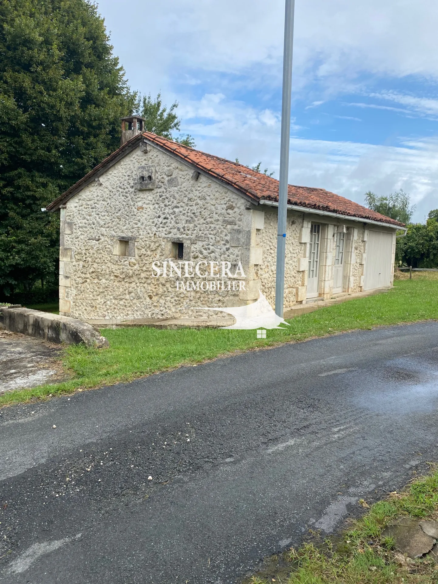 Maison en pierre avec deux habitations indépendantes à Riberac (24) 
