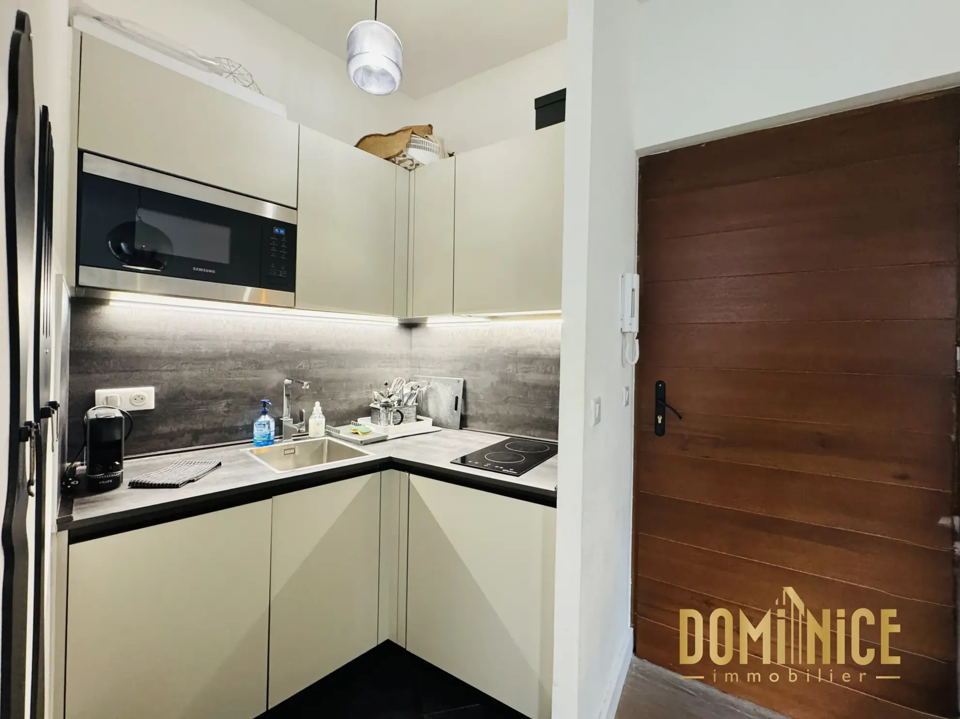 Charmant appartement 2 pièces rénové avec terrasse à Nice Port 