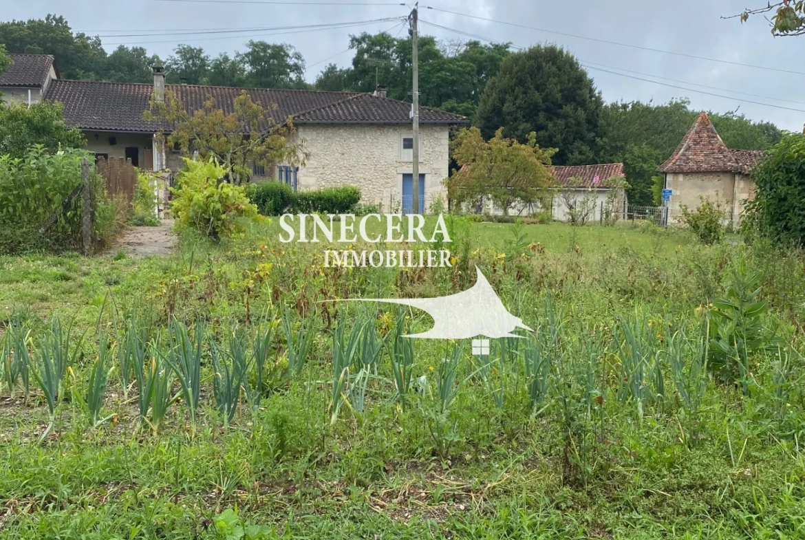 Maison en pierre avec deux habitations indépendantes à Riberac (24) 