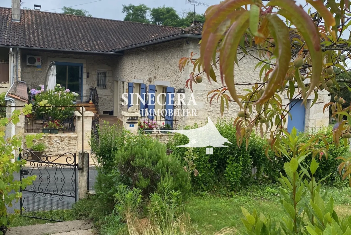 Maison en pierre avec deux habitations indépendantes à Riberac (24) 