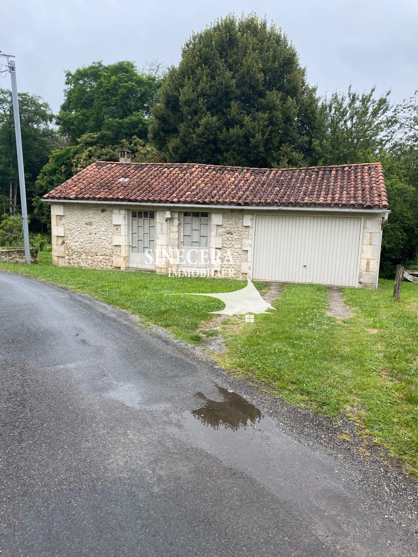Maison en pierre avec deux habitations indépendantes à Riberac (24) 