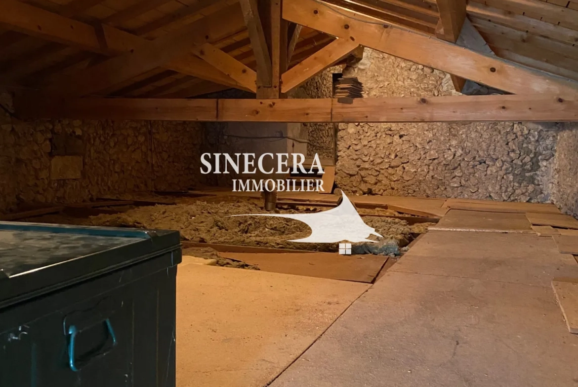 Maison en pierre avec deux habitations indépendantes à Riberac (24) 