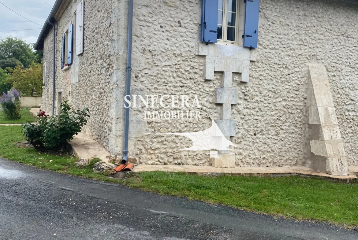 Maison en pierre avec deux habitations indépendantes à Riberac (24) 