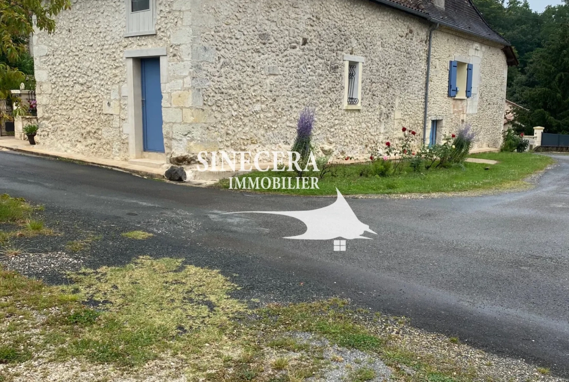 Maison en pierre avec deux habitations indépendantes à Riberac (24) 