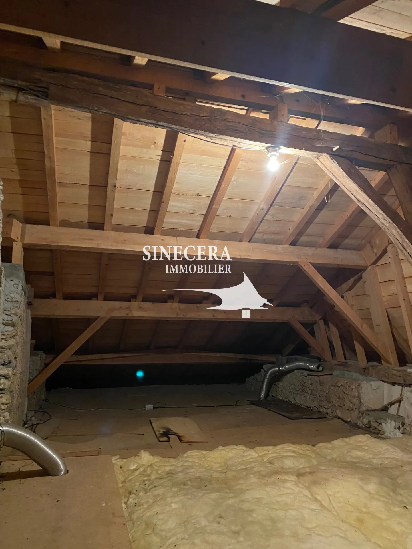 Maison en pierre avec deux habitations indépendantes à Riberac (24) 