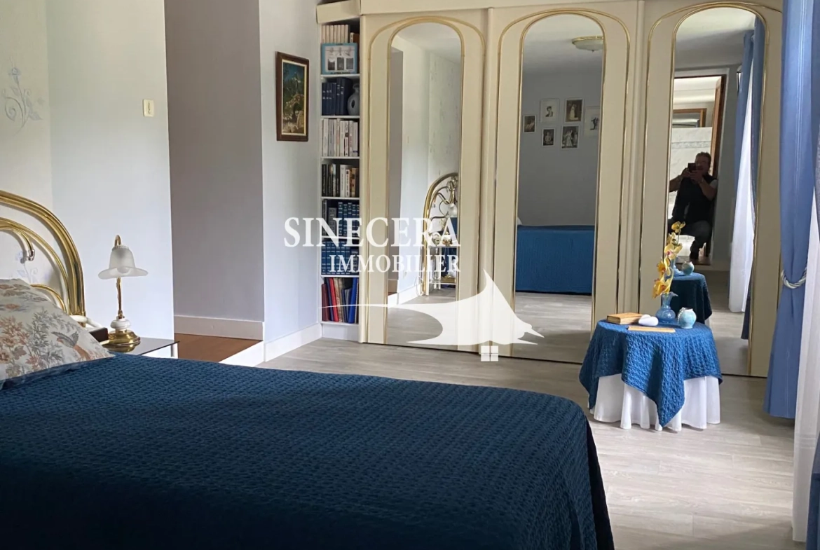 Maison en pierre avec deux habitations indépendantes à Riberac (24) 