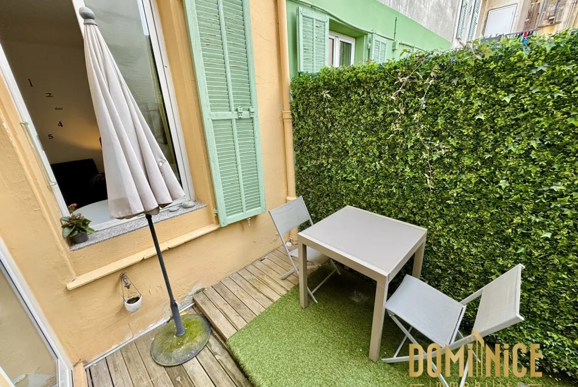 Charmant appartement 2 pièces rénové avec terrasse à Nice Port 