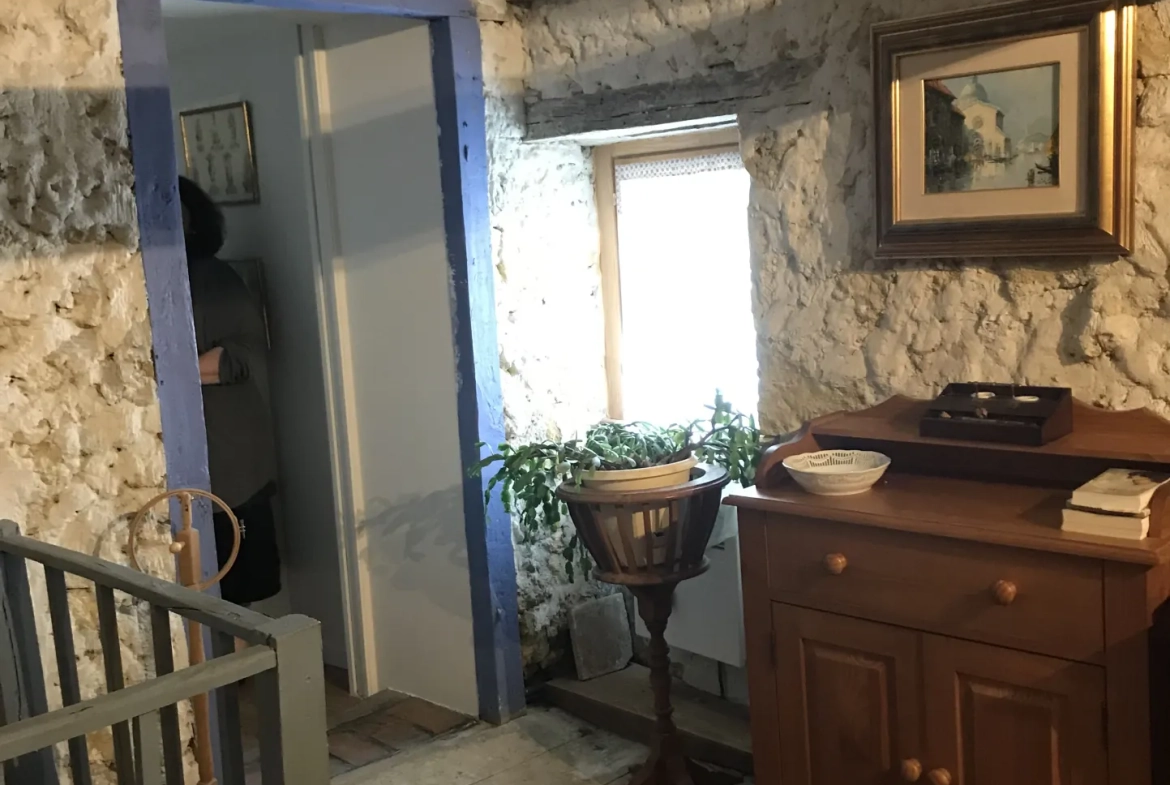 Maison de village en pierre de 220 m² avec terrain de 1400 m² à Vic-Fezensac 