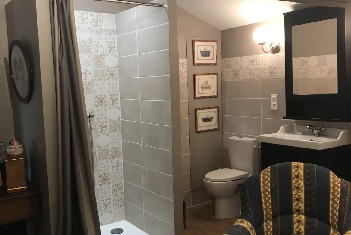 Maison de village en pierre de 220 m² avec terrain de 1400 m² à Vic-Fezensac 