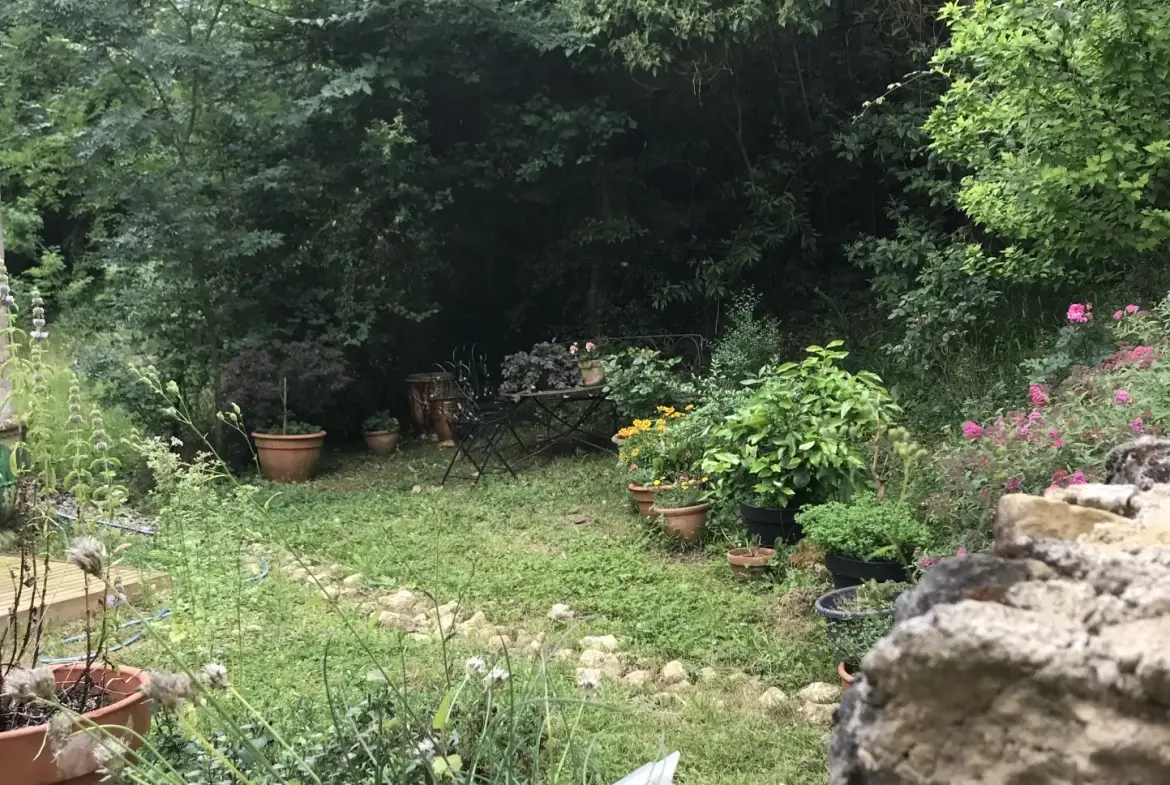 Maison de village en pierre de 220 m² avec terrain de 1400 m² à Vic-Fezensac 