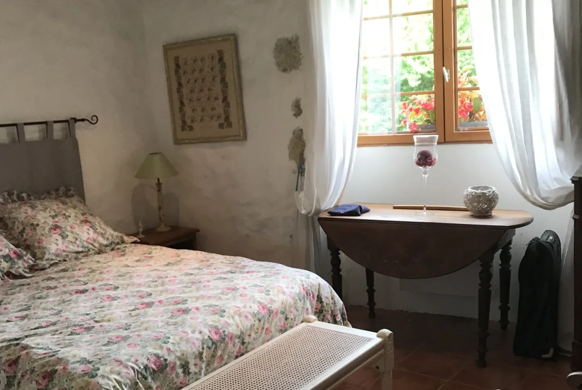 Maison de village en pierre de 220 m² avec terrain de 1400 m² à Vic-Fezensac 