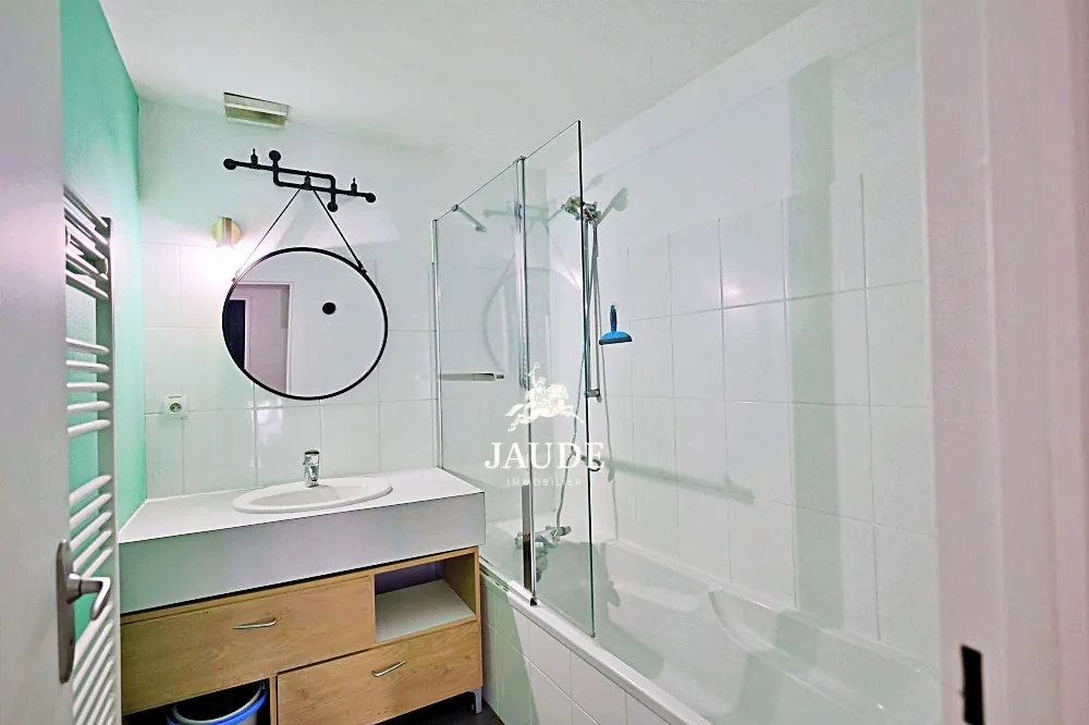 Appartement lumineux en rez-de-chaussée à Royat, proche thermes, faible charges 