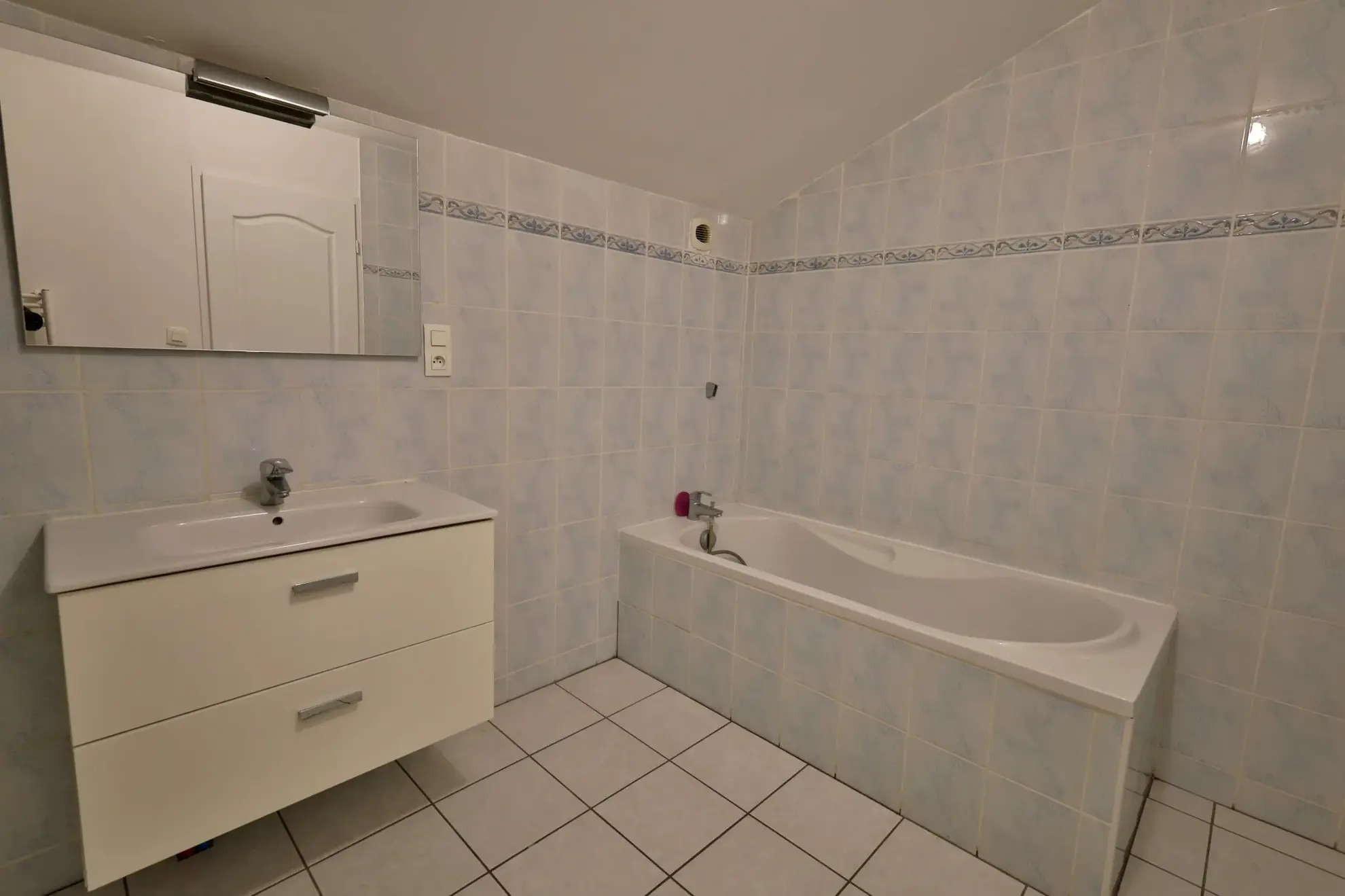 Maison atypique à vendre à Artas, 150 m² avec garage et cour 