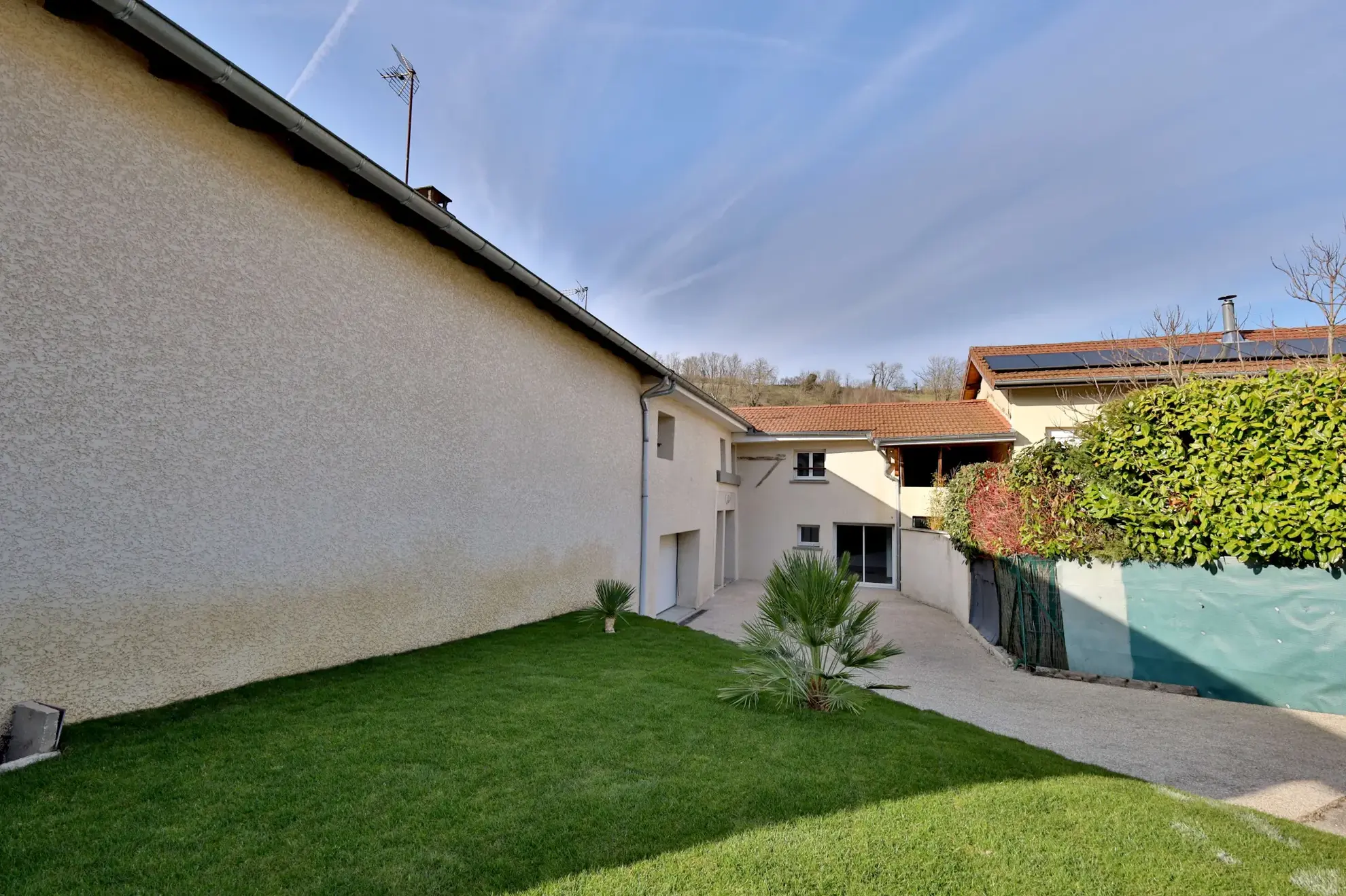 Maison atypique à vendre à Artas, 150 m² avec garage et cour 