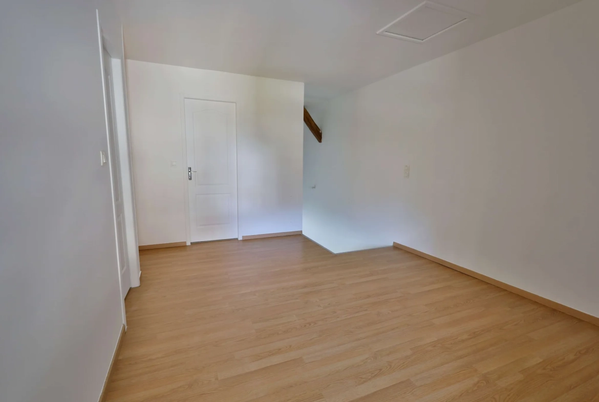 Maison atypique à vendre à Artas, 150 m² avec garage et cour 