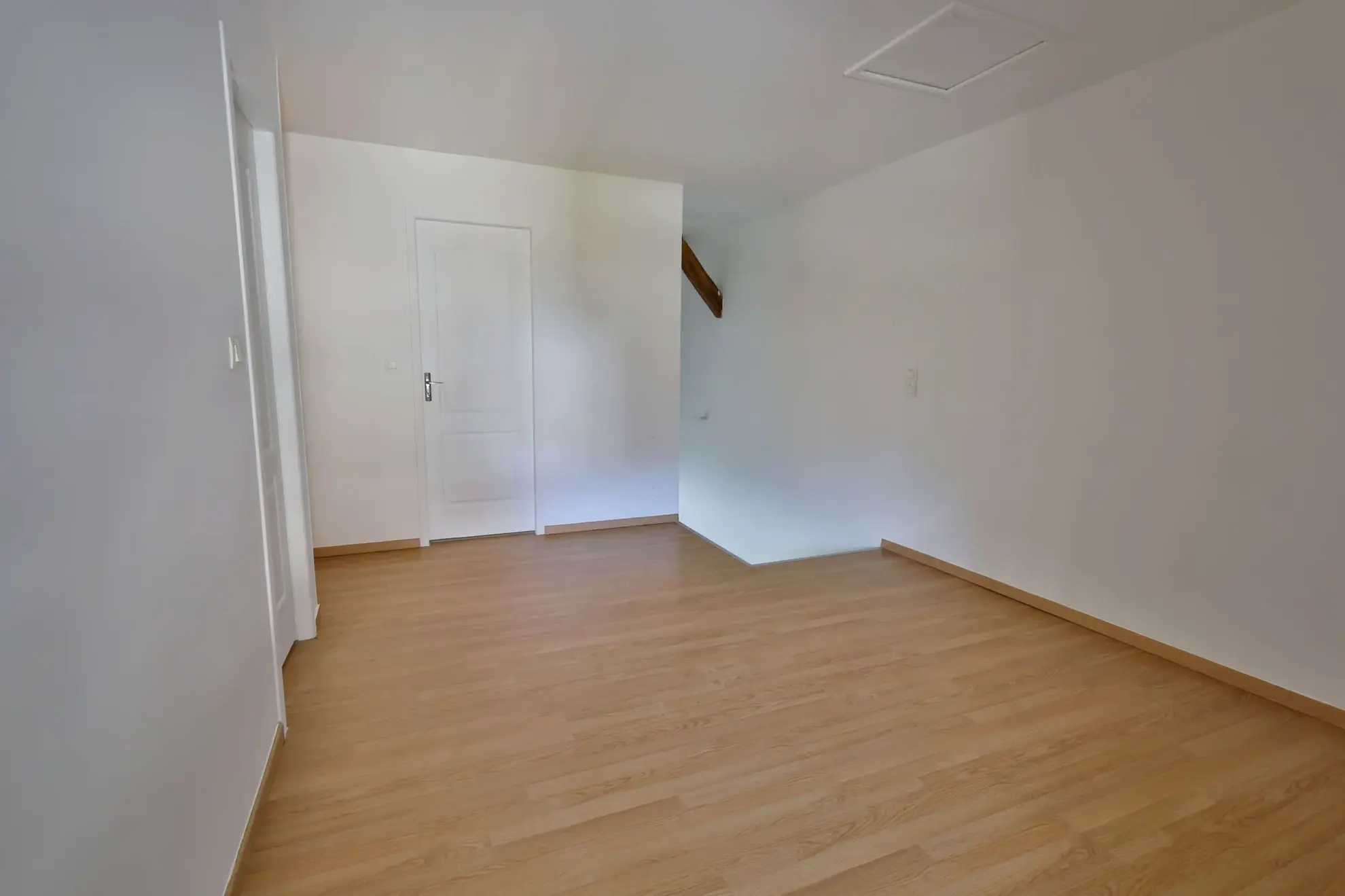 Maison atypique à vendre à Artas, 150 m² avec garage et cour 