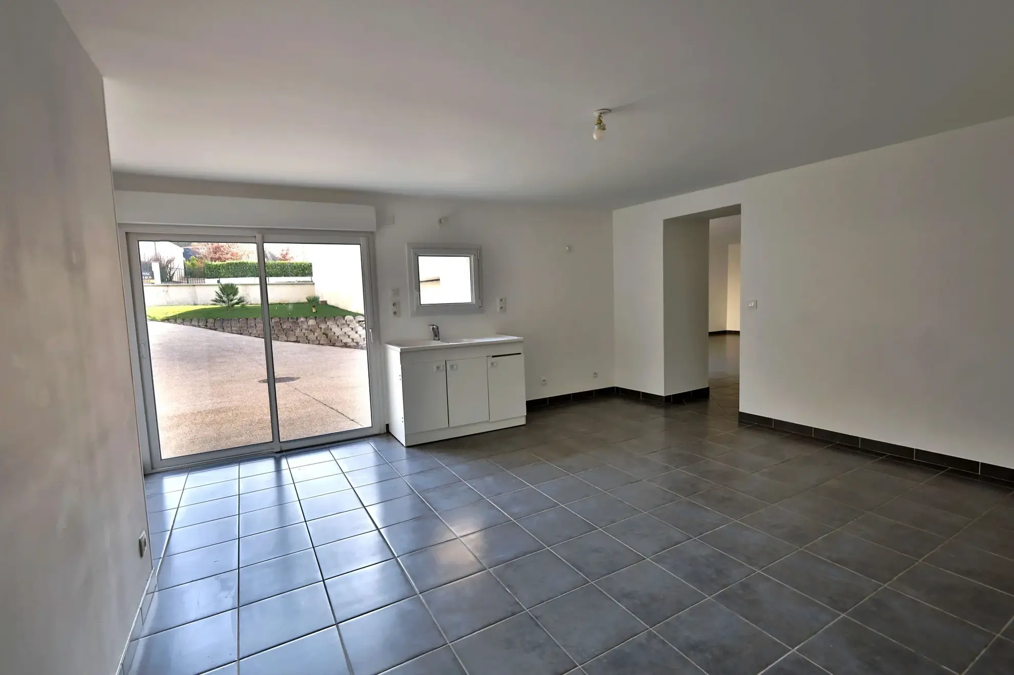 Maison atypique à vendre à Artas, 150 m² avec garage et cour 