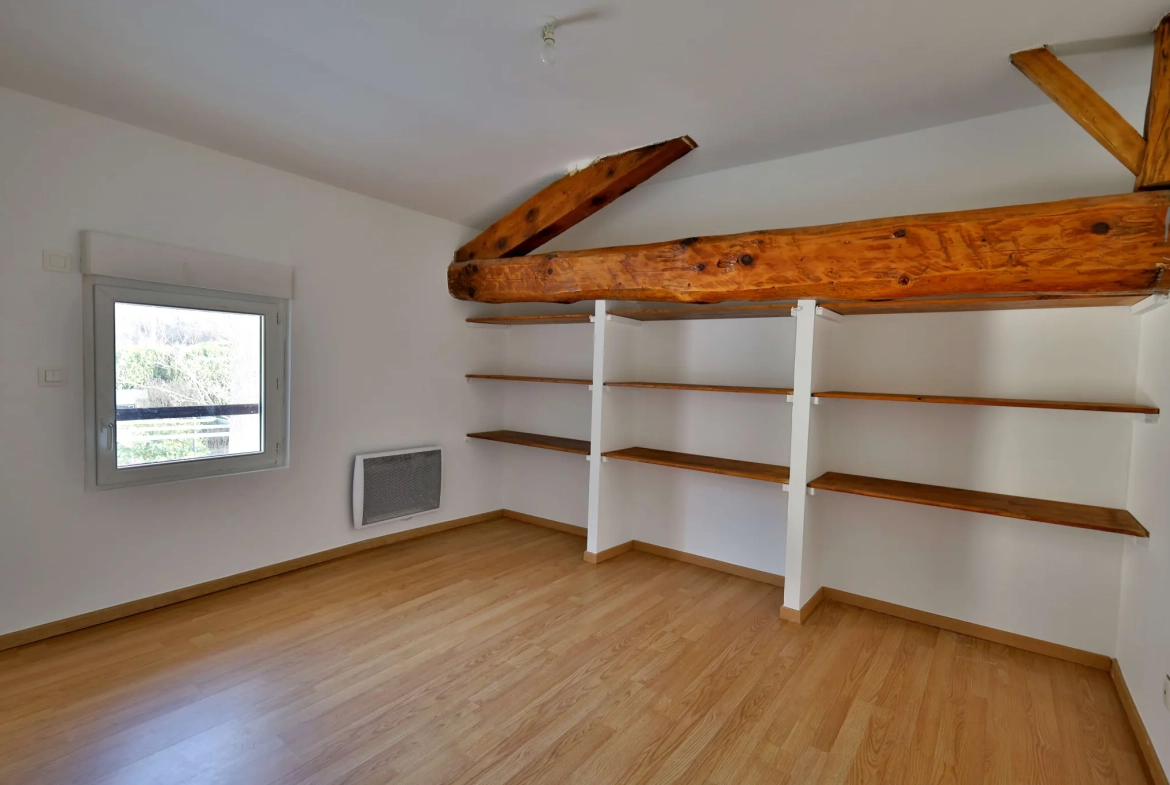 Maison atypique à vendre à Artas, 150 m² avec garage et cour 