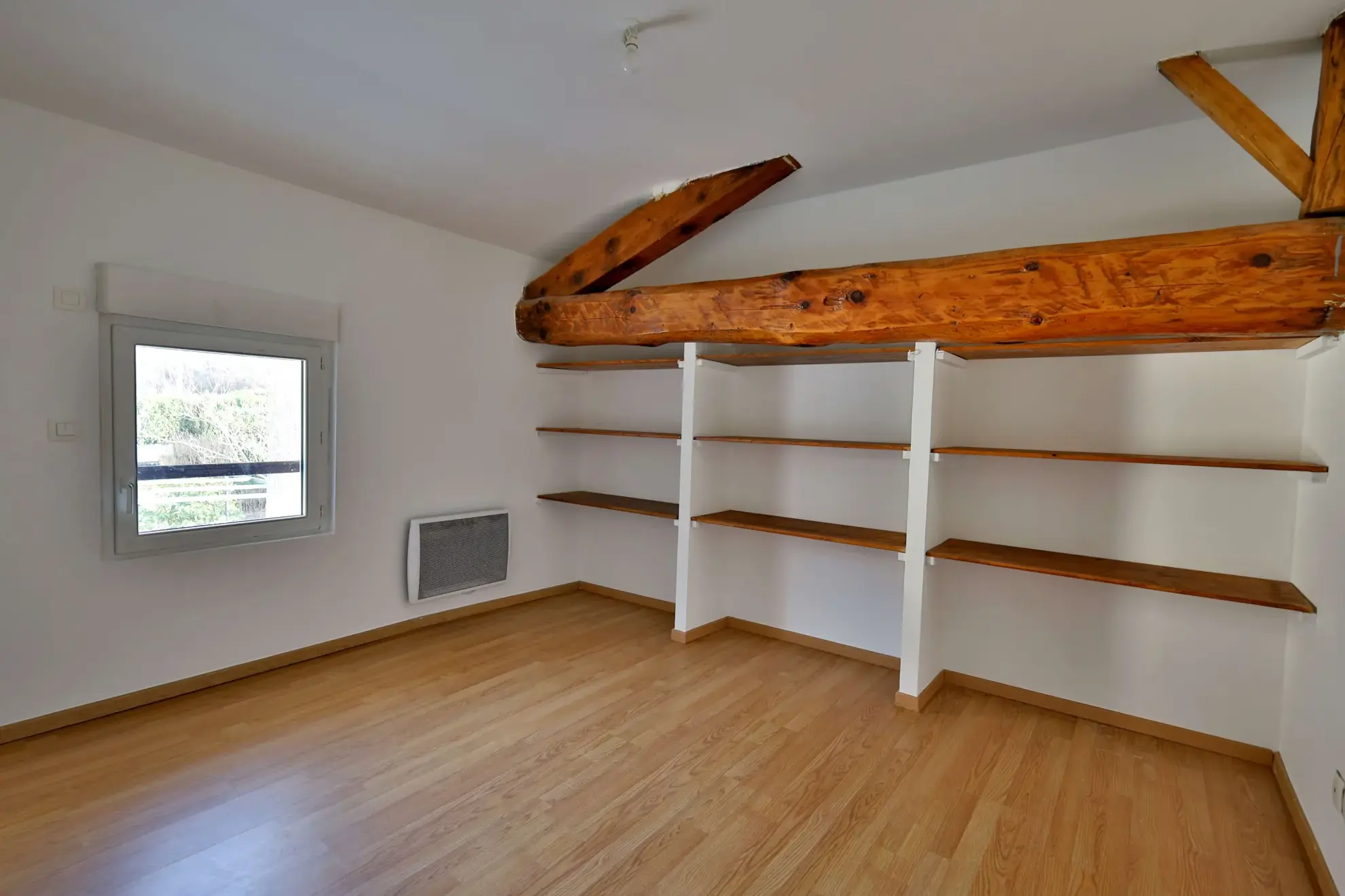 Maison atypique à vendre à Artas, 150 m² avec garage et cour 