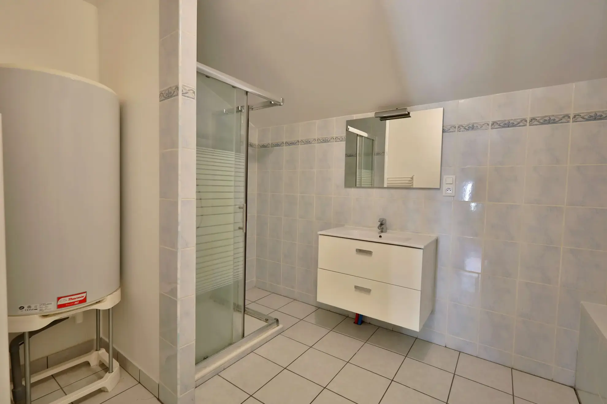 Maison atypique à vendre à Artas, 150 m² avec garage et cour 