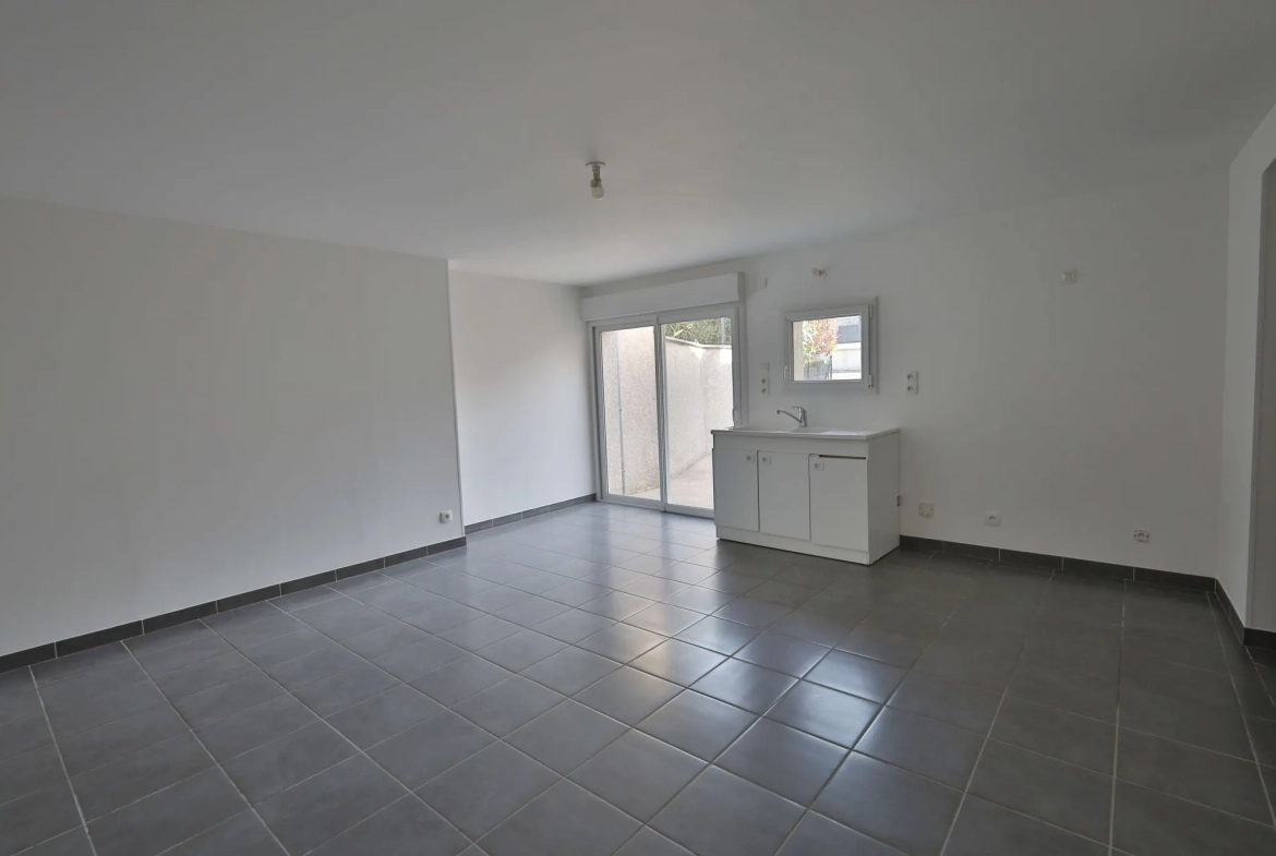 Maison atypique à vendre à Artas, 150 m² avec garage et cour 