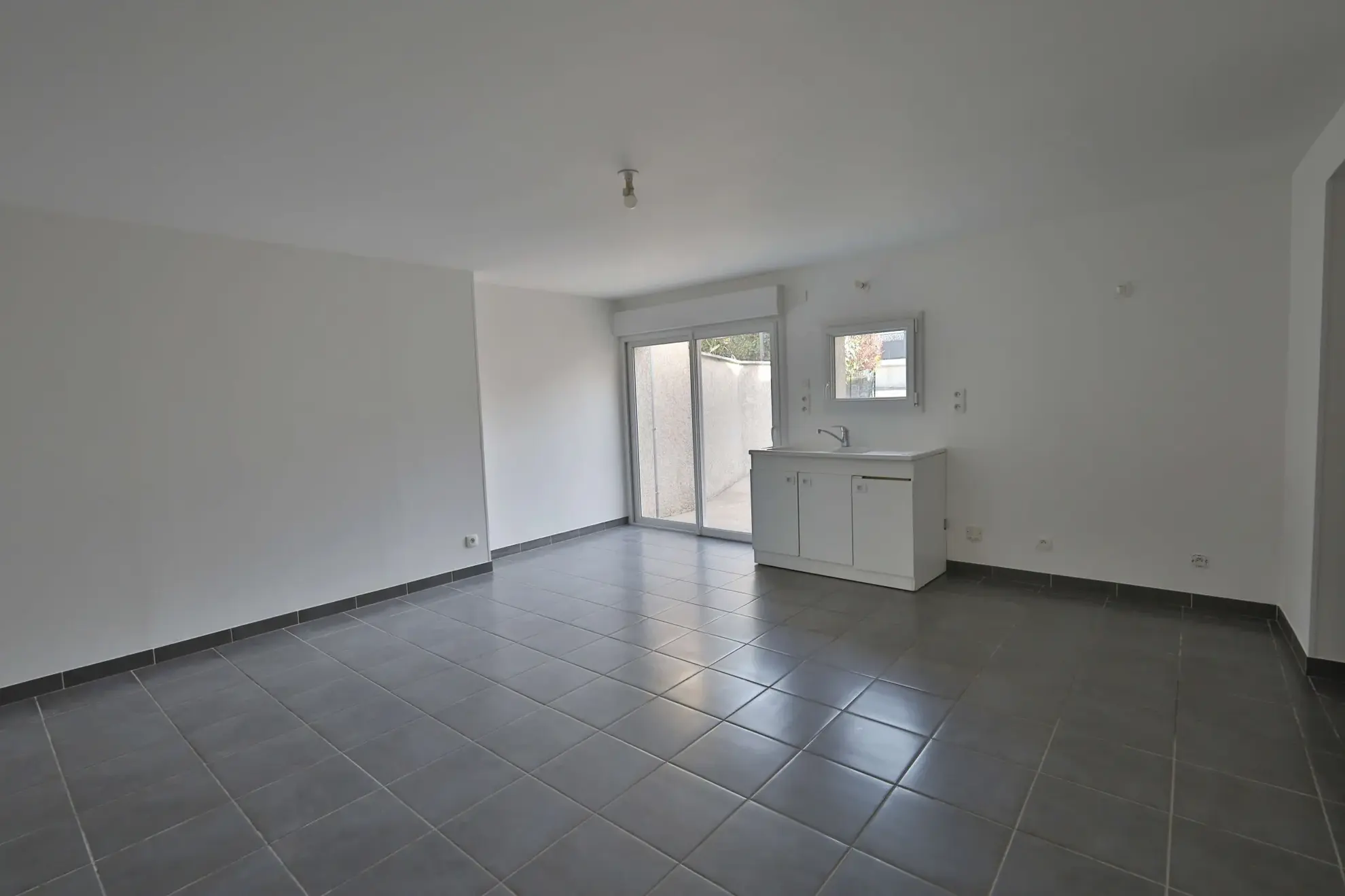Maison atypique à vendre à Artas, 150 m² avec garage et cour 