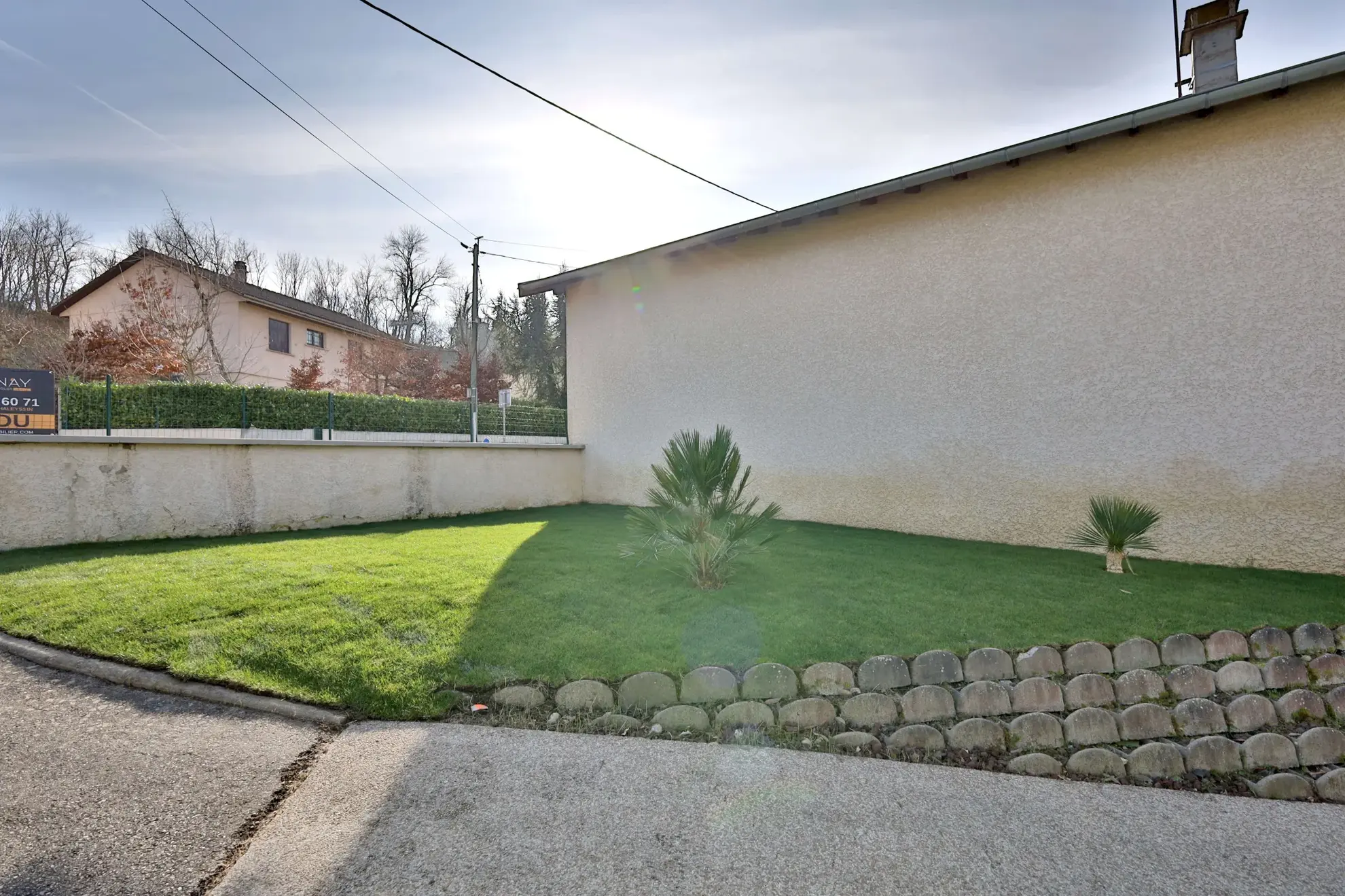 Maison atypique à vendre à Artas, 150 m² avec garage et cour 