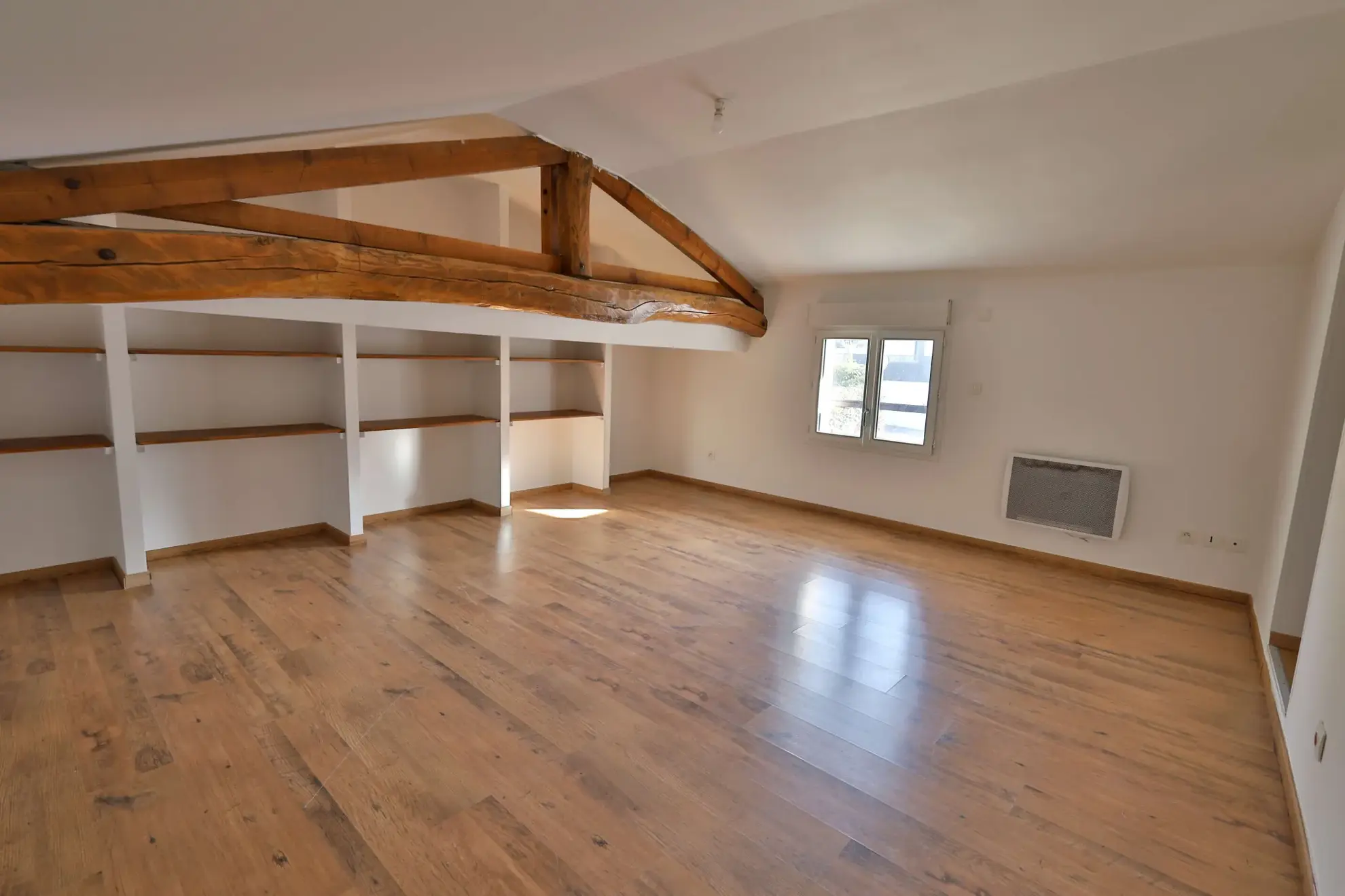 Maison atypique à vendre à Artas, 150 m² avec garage et cour 
